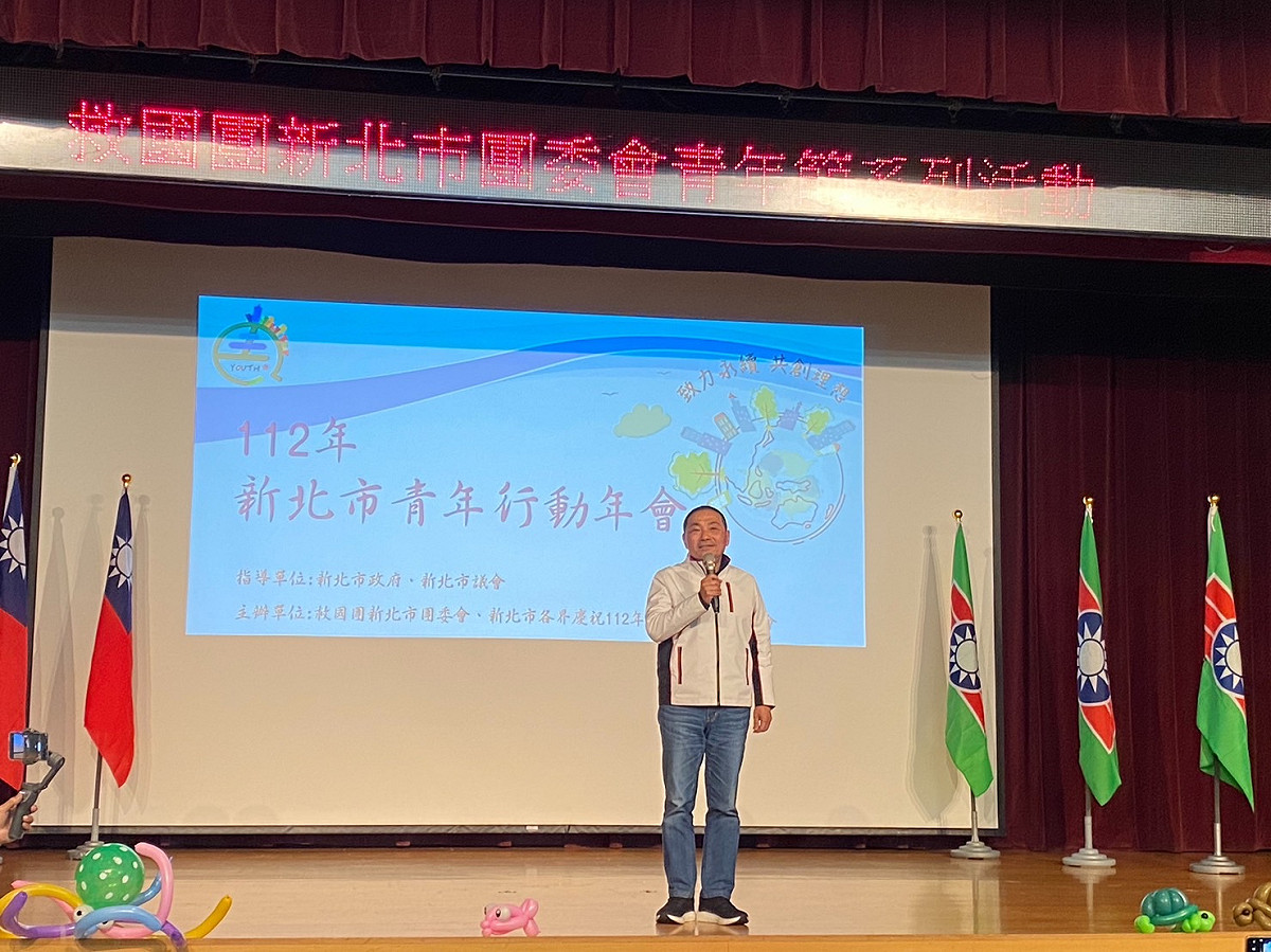 侯友宜期許獲獎青年一起為國家努力。 圖：新北市青年局提供