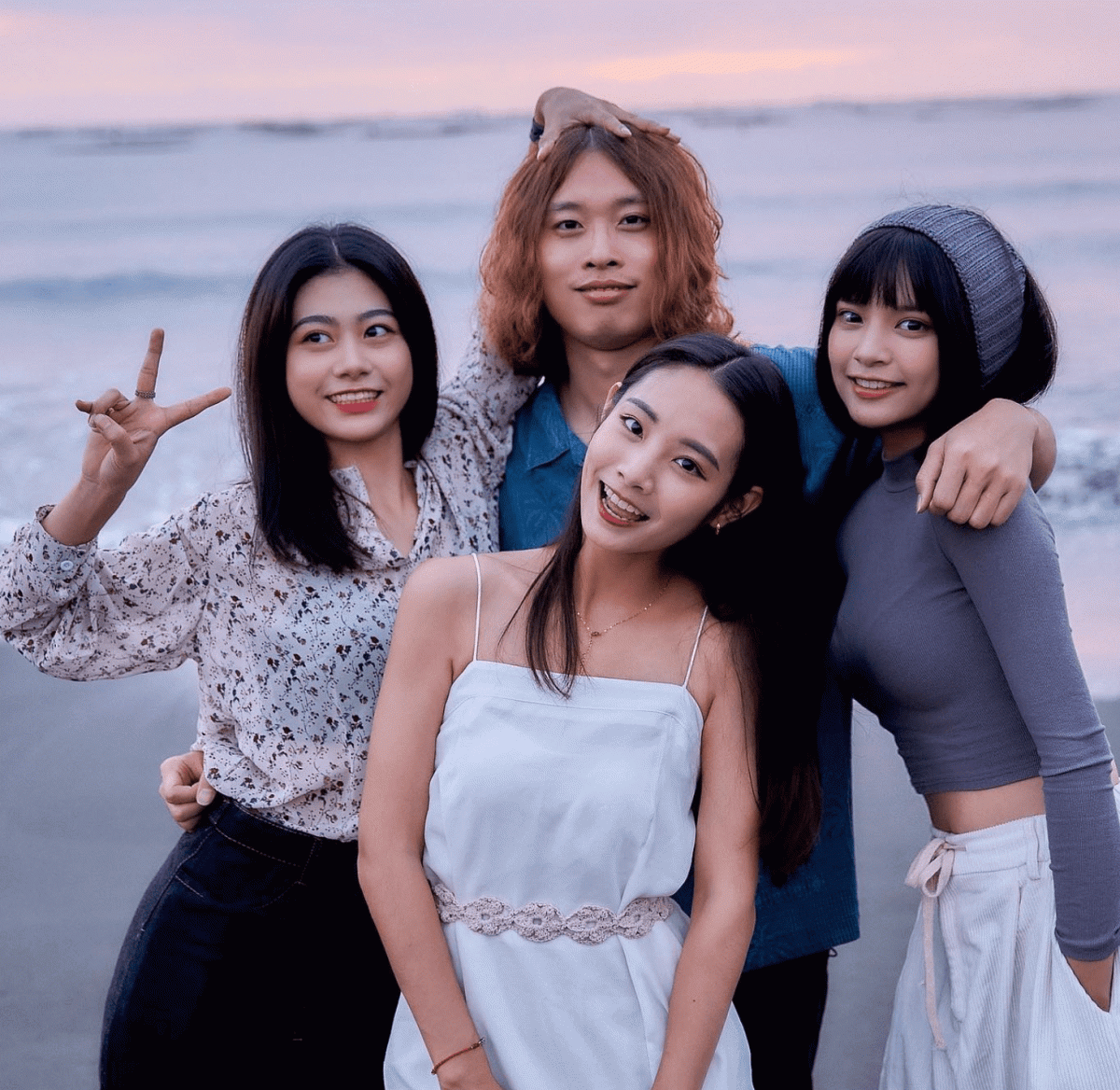 百萬YouTuber「賤葆」宣布將與3位妹妹拆夥。 圖：翻攝自IG＠jbao_5000