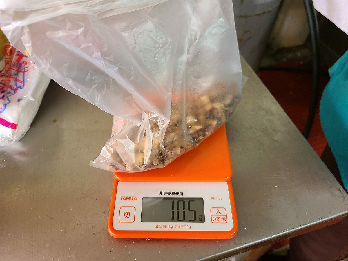 台北市衛生局今公布清明節應景35件食品抽驗結果，其中4件檢驗結果不符規定且均為豆干製品。（圖為抽驗不合格豆干絲) 圖：台北市衛生局／提供