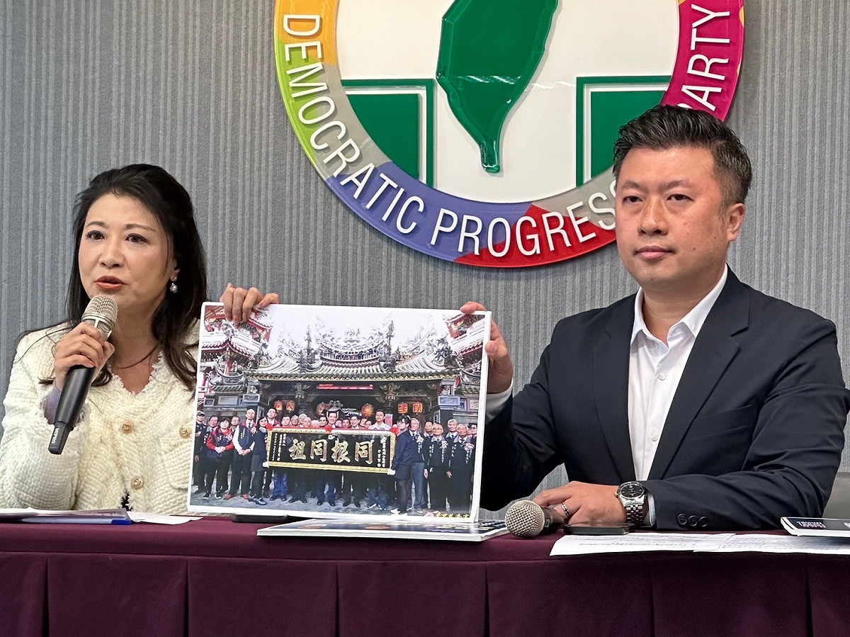 民進黨發言人林楚茵、張志豪（右）。 圖：民進黨提供（資料照片）