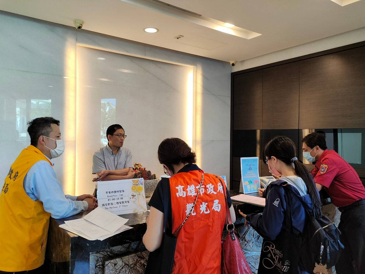 高市府近日聯合稽查11家飯店。 圖：高雄市觀光局/提供