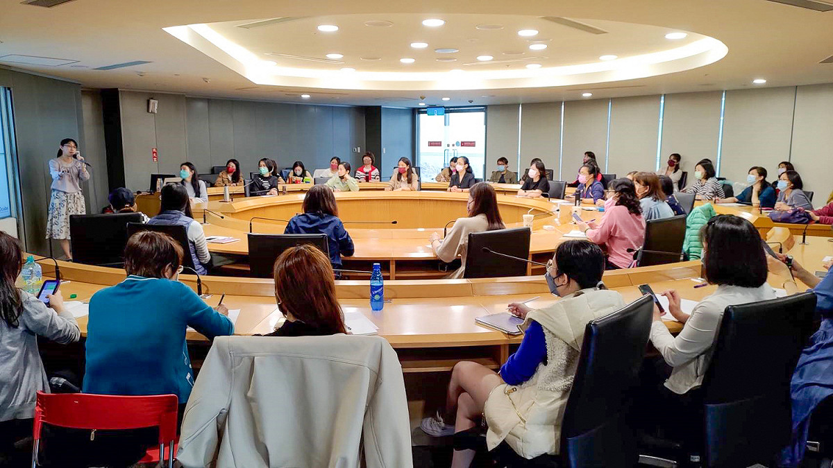 經發局舉辦2023年女性負責人經營講座，以YouTube行銷為主題，現場座無虛席。 圖：新北市經發局提供