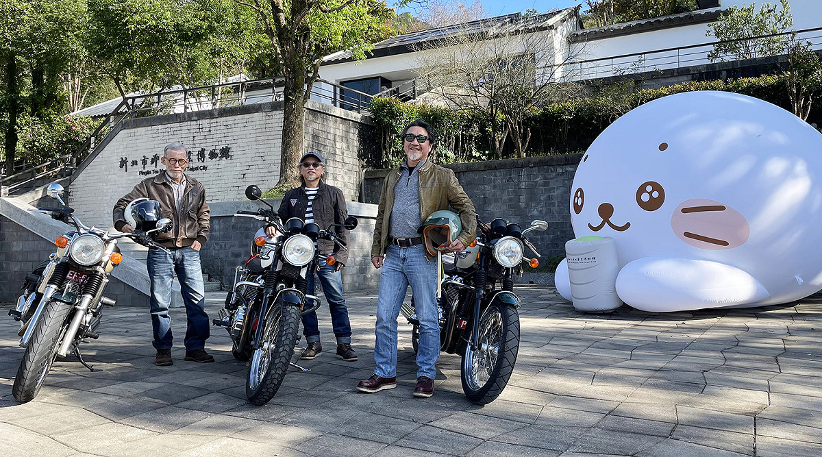 和最萌茶文化大使海豹小白來場茶山療癒之旅。 圖：新北市文化局提供