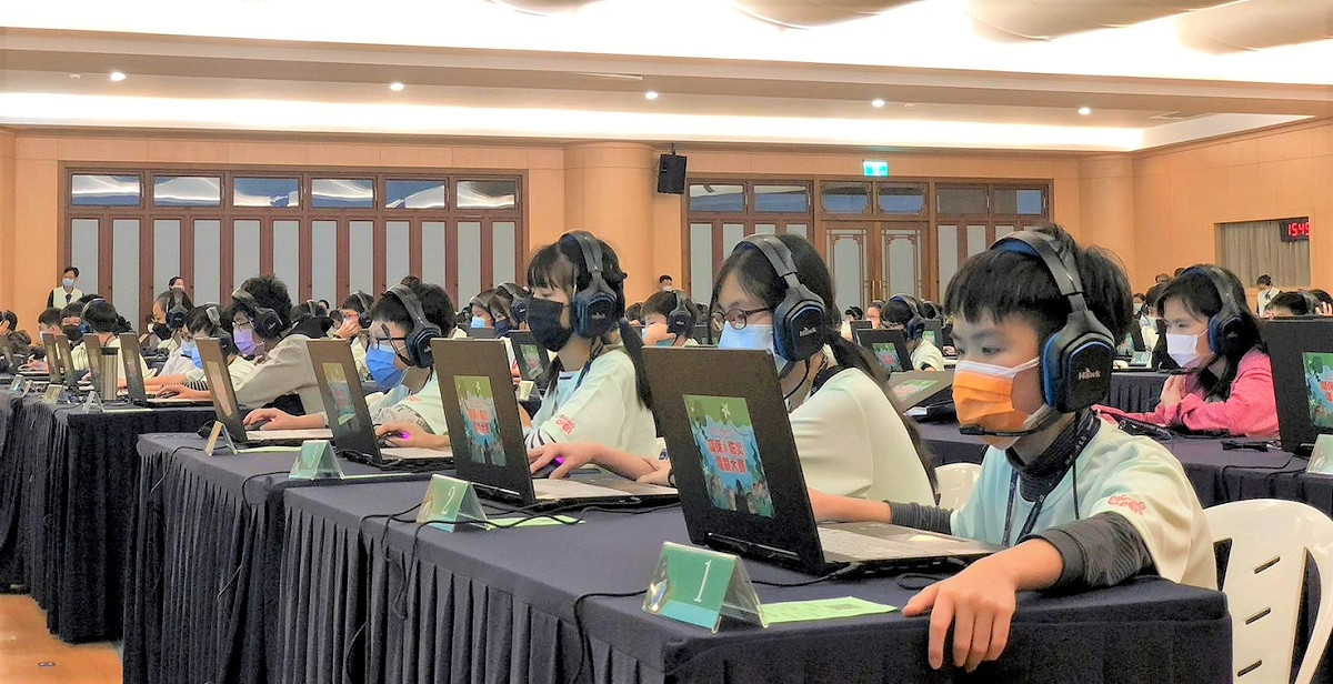 選手聚精會神競賽實況。 圖：新北市教育局提供