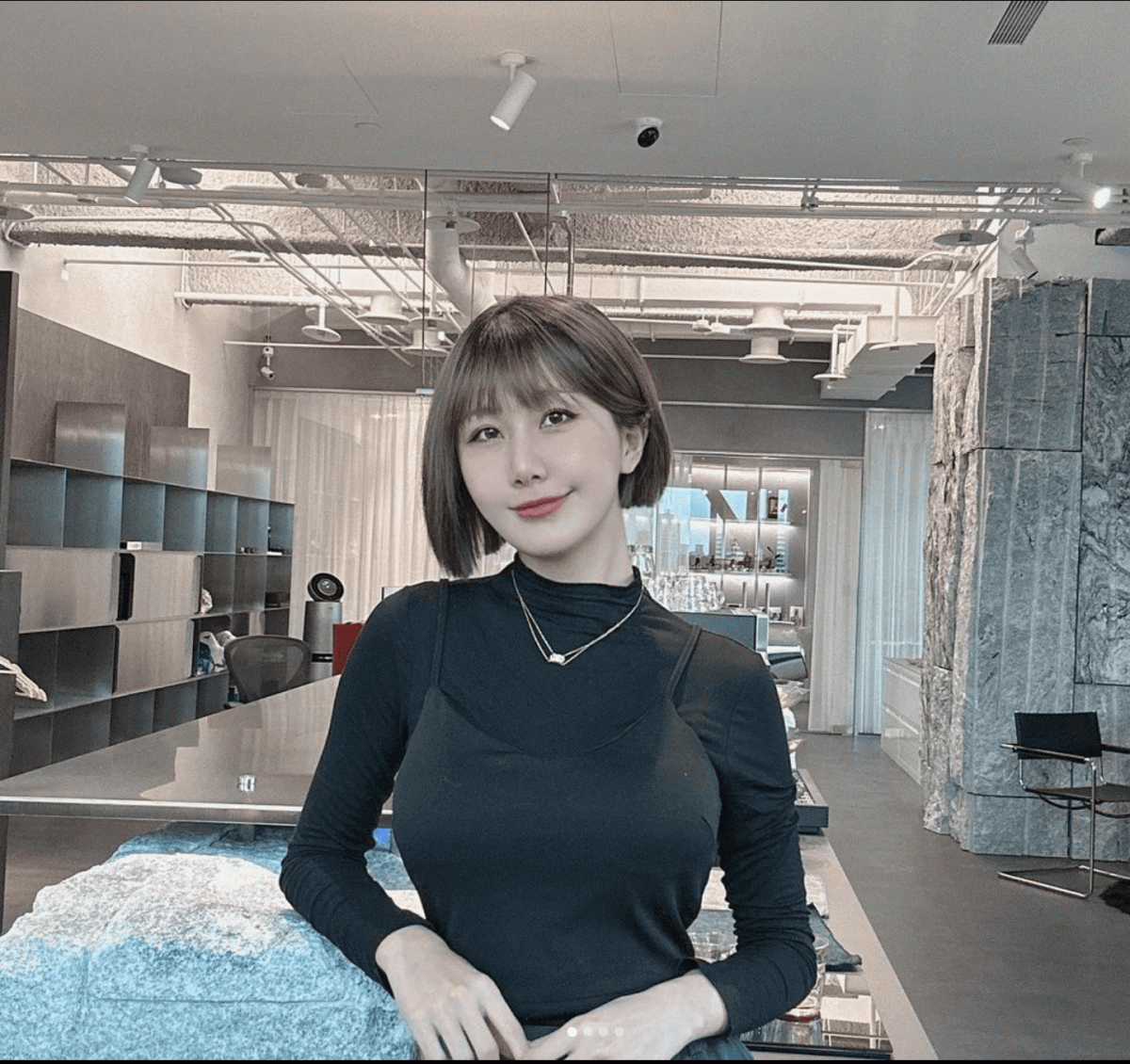 近日法國籍YouTuber酷與超商聯名推出系列商品，Niya也上傳一部影片分享試吃後的心得。 圖：翻攝自IG＠niya840325