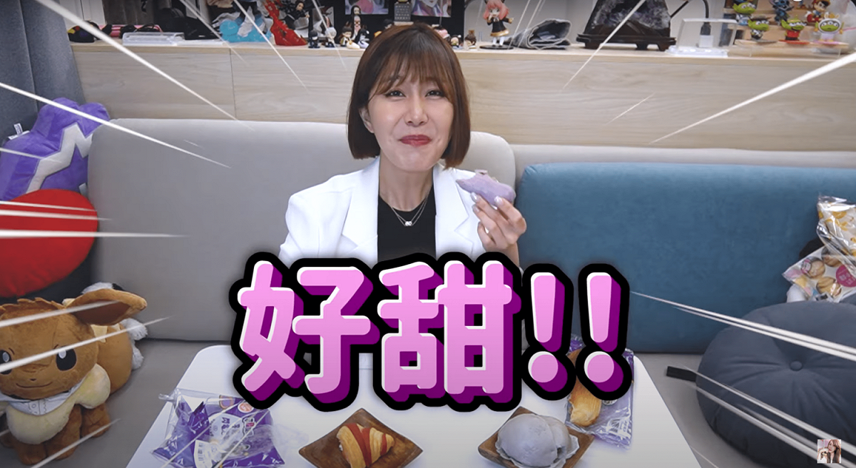 Niya吃到最後一款「閃電泡芙」時，一咬下去就忍不住喊：「好甜！」 圖：翻攝自YT/Niya 妮婭