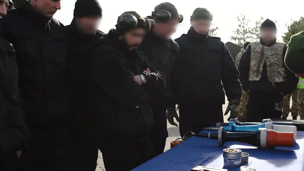 據報導，紀錄片中介紹的各種炮彈類型中，包含了殺傷巨大的貧鈾彈。 圖：翻攝自英國國防部