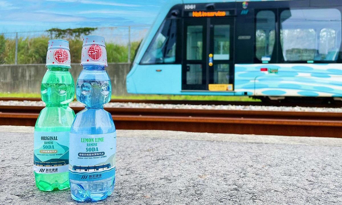 新北捷運公司推輕軌彈珠汽水。 圖：新北捷運公司提供