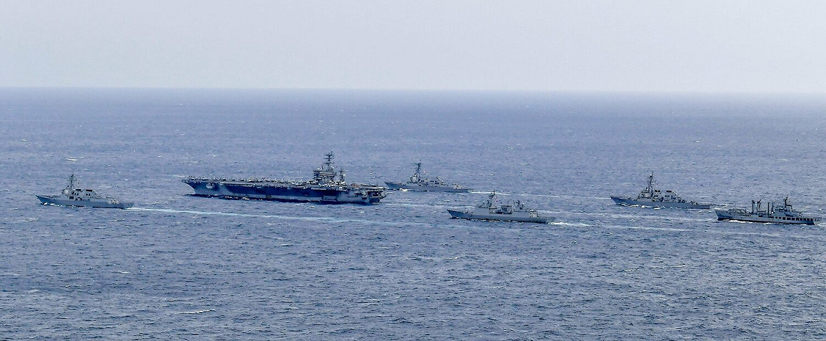 「尼米茲號」航艦打擊群27日參加在韓國濟州道以南公海舉行的韓美聯合演習。 圖：翻攝@ROK_MND推特