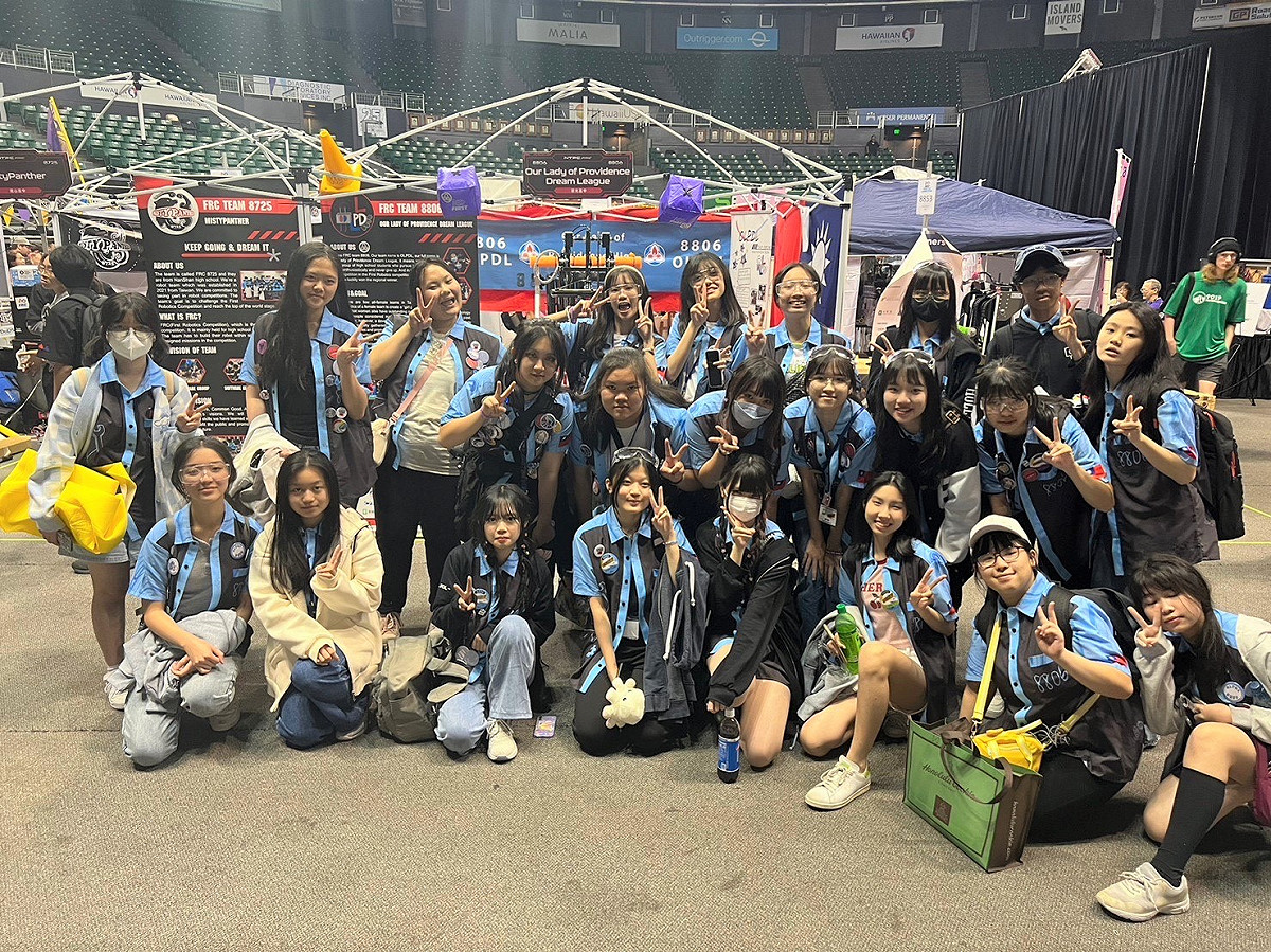 崇光高中於FRC機器人夏威夷區賽拿下團隊精神獎。 圖：新北市教育局提供