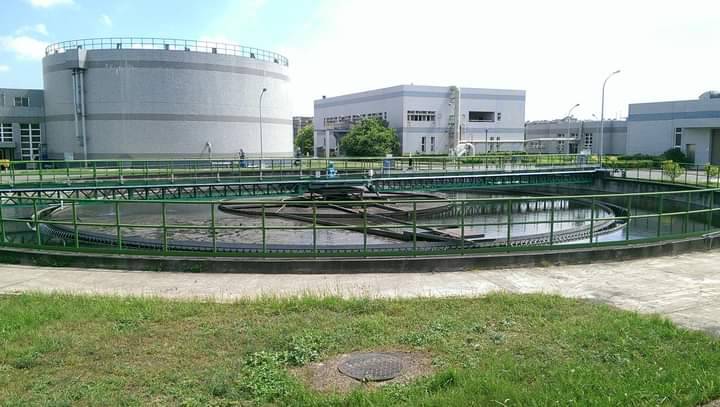 鳳山水資源中心提供再生水供應臨海工業區。 圖：翻攝臉書