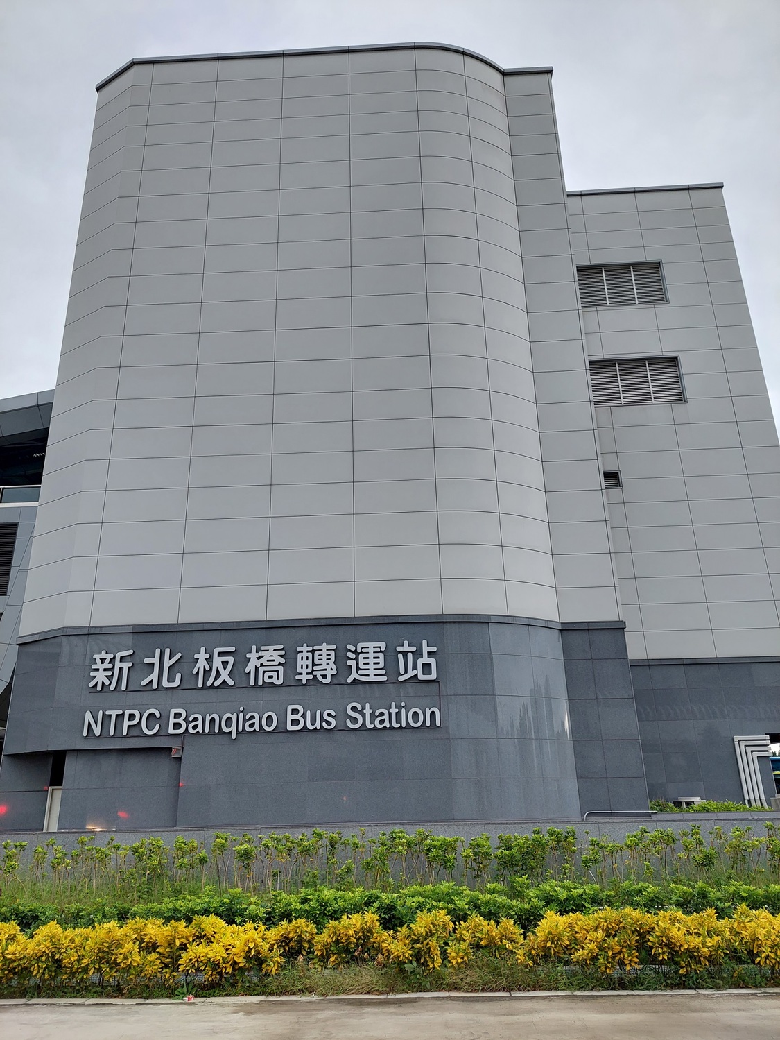 出門前可利用「iBus公路客運」APP查詢公路客運及部分縣市市區公車路線相關乘車訊息。 圖：台北區監理所提供