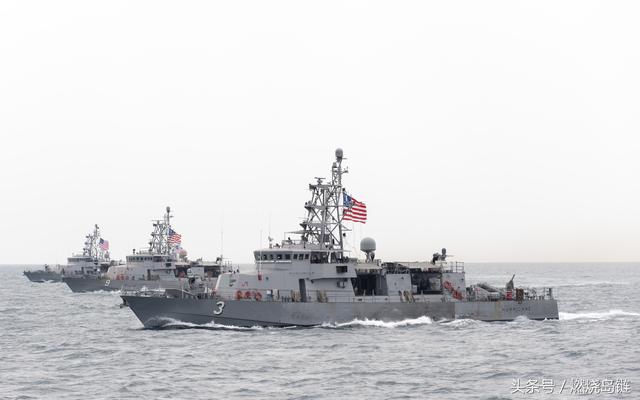 美國海軍「颶風級」近岸巡邏艇撥交菲律賓海軍，中間為最新移轉船艇「焚風號(USS Chinook，PC-9)」。 圖：翻攝陸網/頭條號燃燒島鏈(資料照片)