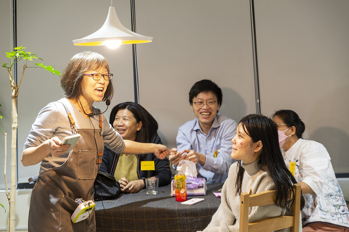 歡迎光臨中島美家-現場互動熱絡歡聲笑語。 圖：員和合作共居計畫共居戶提供
