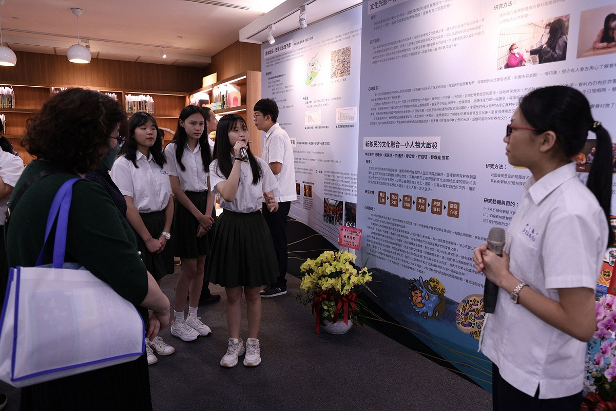 中和高中學生解說研究成果。 圖：新北市教育局提供