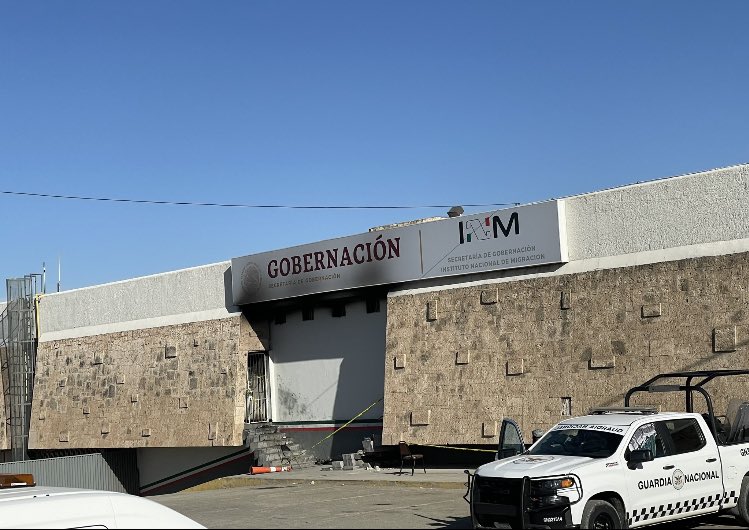 美國、墨西哥邊境的墨城市華雷斯城（Ciudad Juárez）移民拘留中心 28 日發生大火，至少造成 40 人死亡。 圖：翻攝自推特
