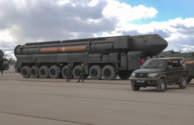 2015年俄羅斯「RS-24亞爾斯(Yars)」洲際彈道飛彈展示。 圖：翻攝中國軍網