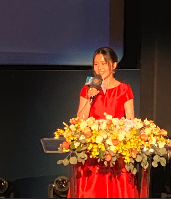 頒獎典禮主持人女星楊小黎。 圖 : 讀者/提供