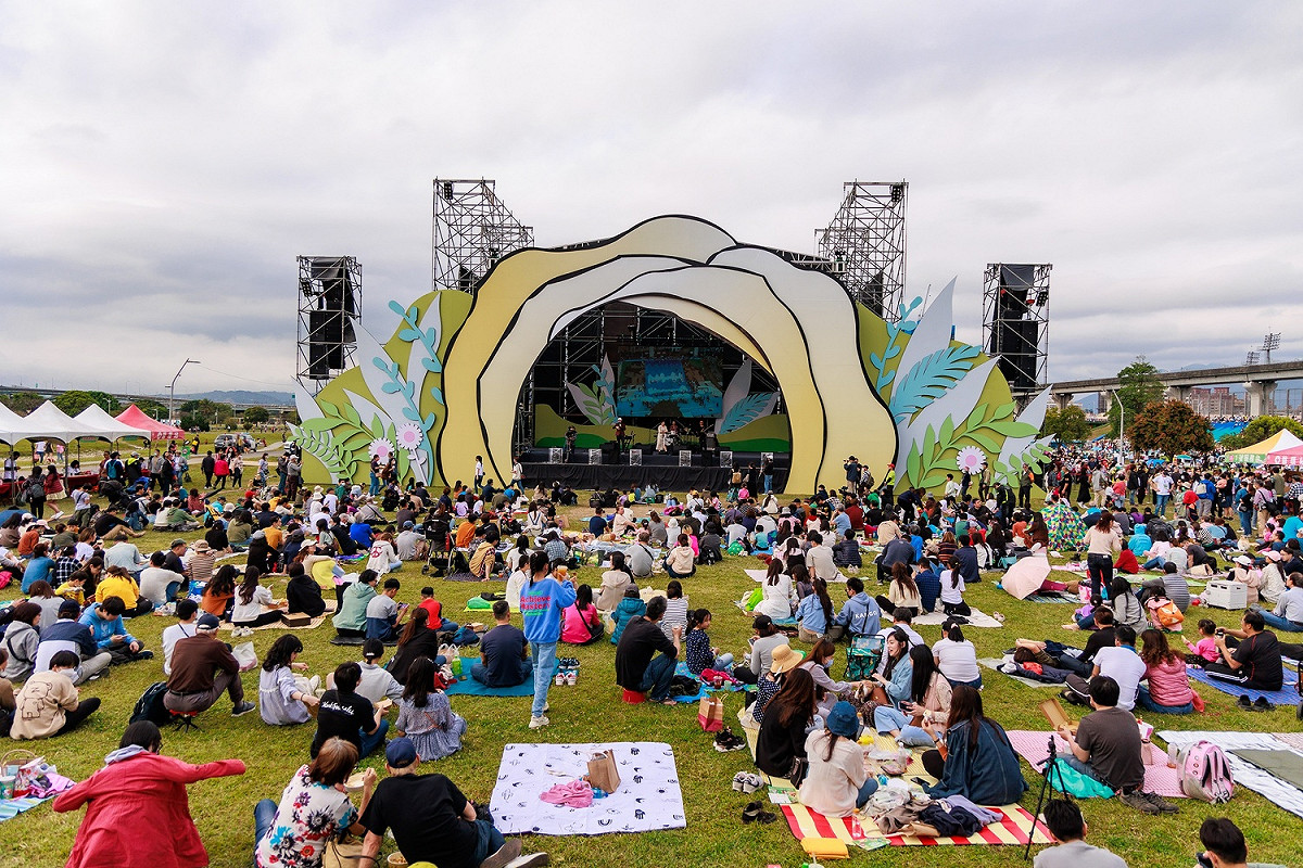 新北春紛節野餐盛況。 圖：新北市高灘處提供