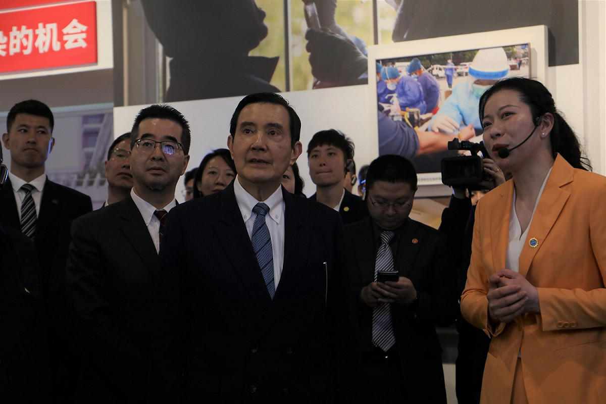 前總統馬英九參訪武漢市檔案館。 圖：馬英九基金會/提供