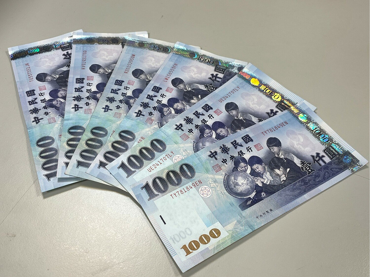 4月開始也將有新的規定上路，其中4/6起將可以陸續領普發現金6千元。 圖：王秀江／攝