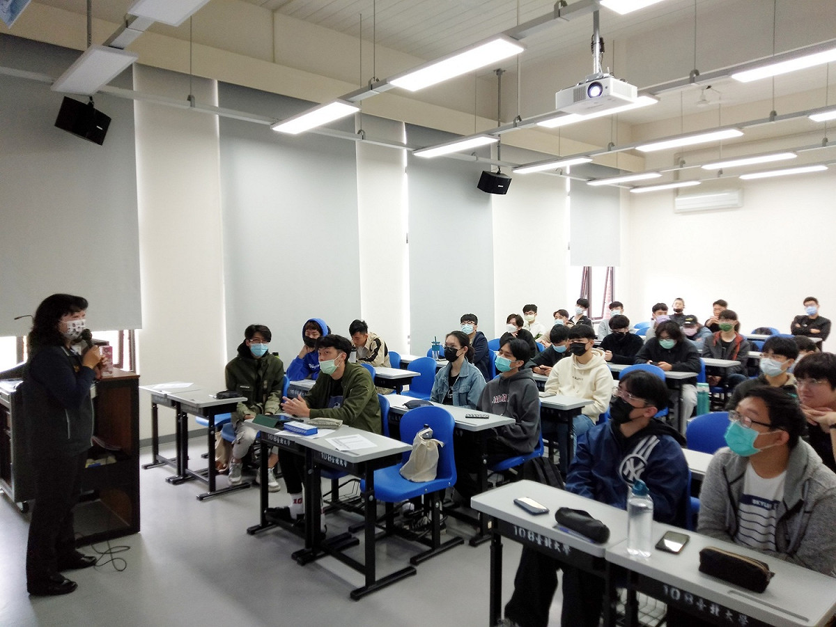 首場實體說明會於3月28日在台北大學舉行，台下座無虛席。 圖：新北市民政局提供
