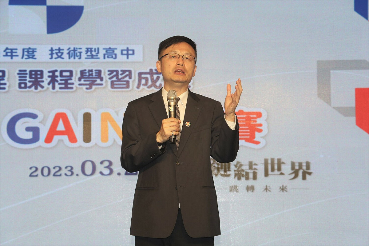 教育局長張明文參加「學習歷程-課程學習成果」競賽，鼓勵學子從日常課堂學習找到自己的優勢，厚實個人檔案。 圖：新北市教育局提供