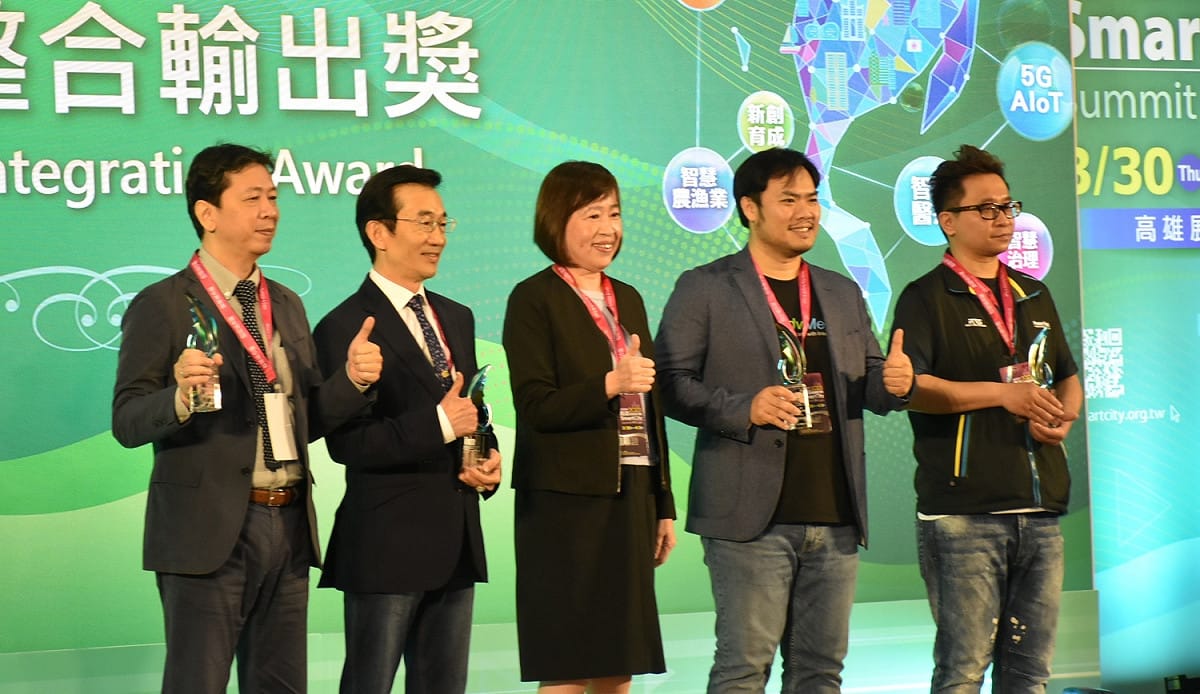 高仙桂(中)頒發系統整合輸出獎。 圖：孫家銘攝