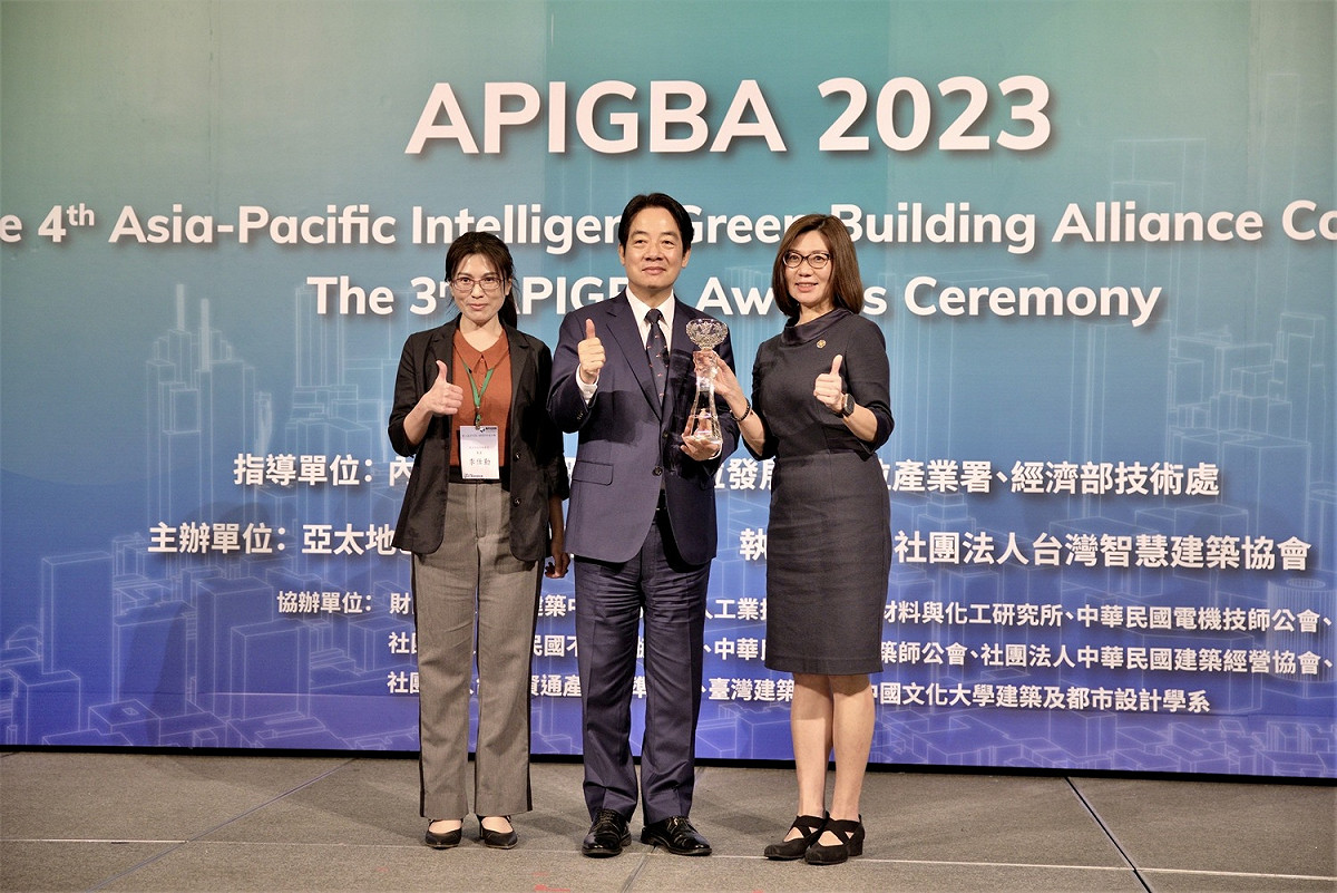 新北市政府行政大樓榮獲既有改造類鉑金獎。 圖：新北市秘書處提供