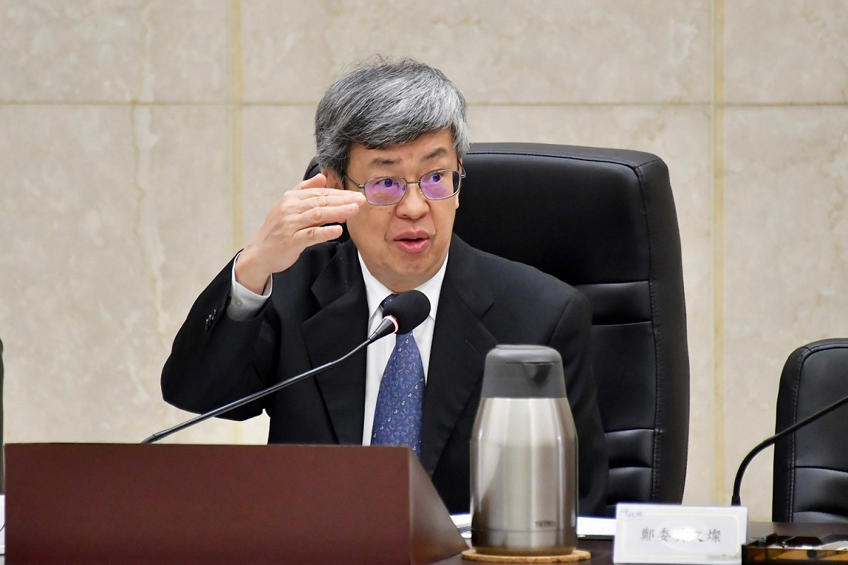 陳建仁主持推動轉型正義會報會議時強調，民主時代應以「去個人崇拜」、「去威權化」為基本走向。 圖：行政院提供(資料照)