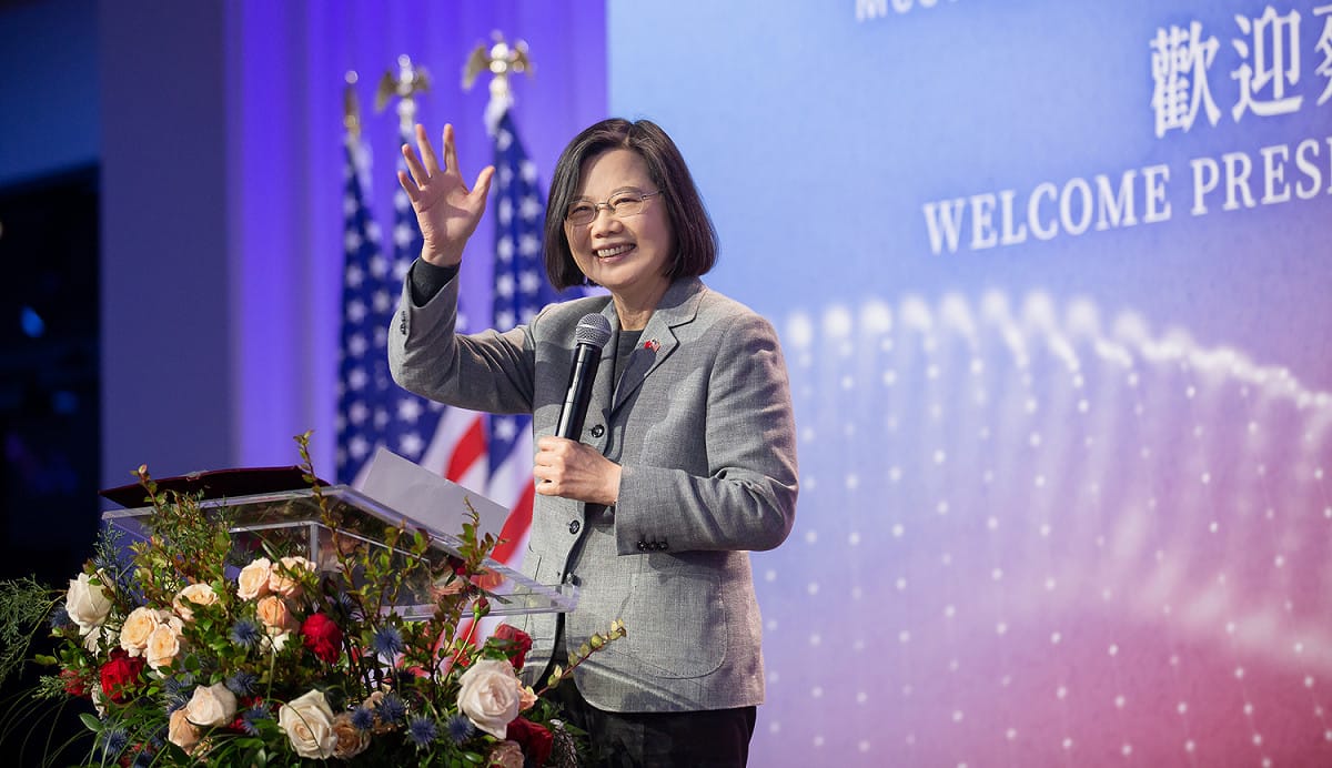 蔡英文總統出訪中美洲友邦，30日抵達紐約進行過境外交，引發中國不滿，提出嚴正抗議。 圖：總統府提供