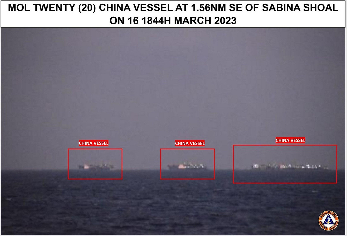菲律賓海岸警衛隊海警船BRP Malapascua(MRRV-4403)巡航期間發現約20艘懸掛中國國旗的民用船隻在菲律賓主張擁有主權的海域內作業。 圖：翻攝@coastguardph推特
