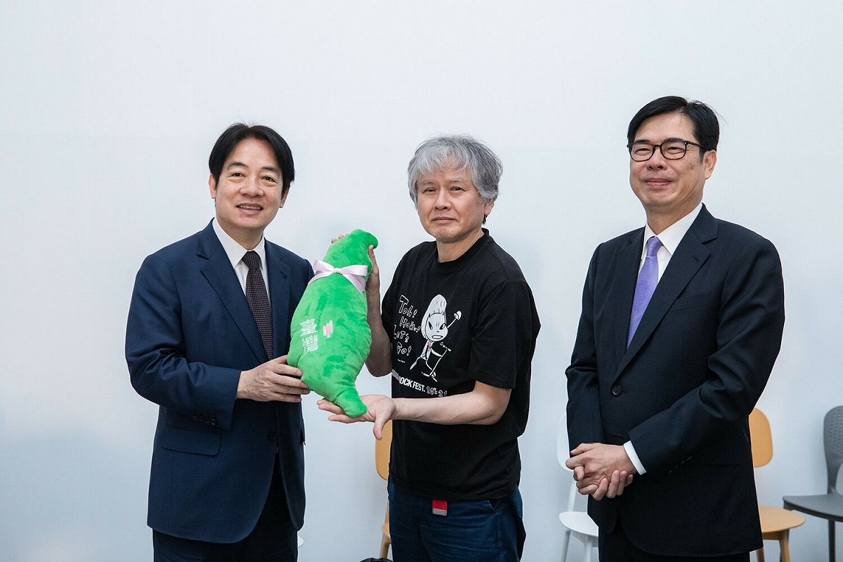 副總統賴清德31日上午前往高雄出席「奈良美智《跟著朦朧潮濕的一天去旅行》內惟藝術中心開展記者會」 圖：賴清德臉書