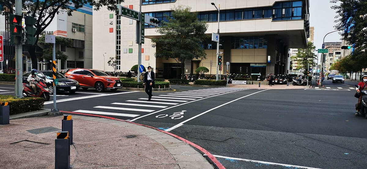 車輛不讓行人加重罰6千。(斑馬線示意圖) 圖：高雄市交通局/提供(資料照)