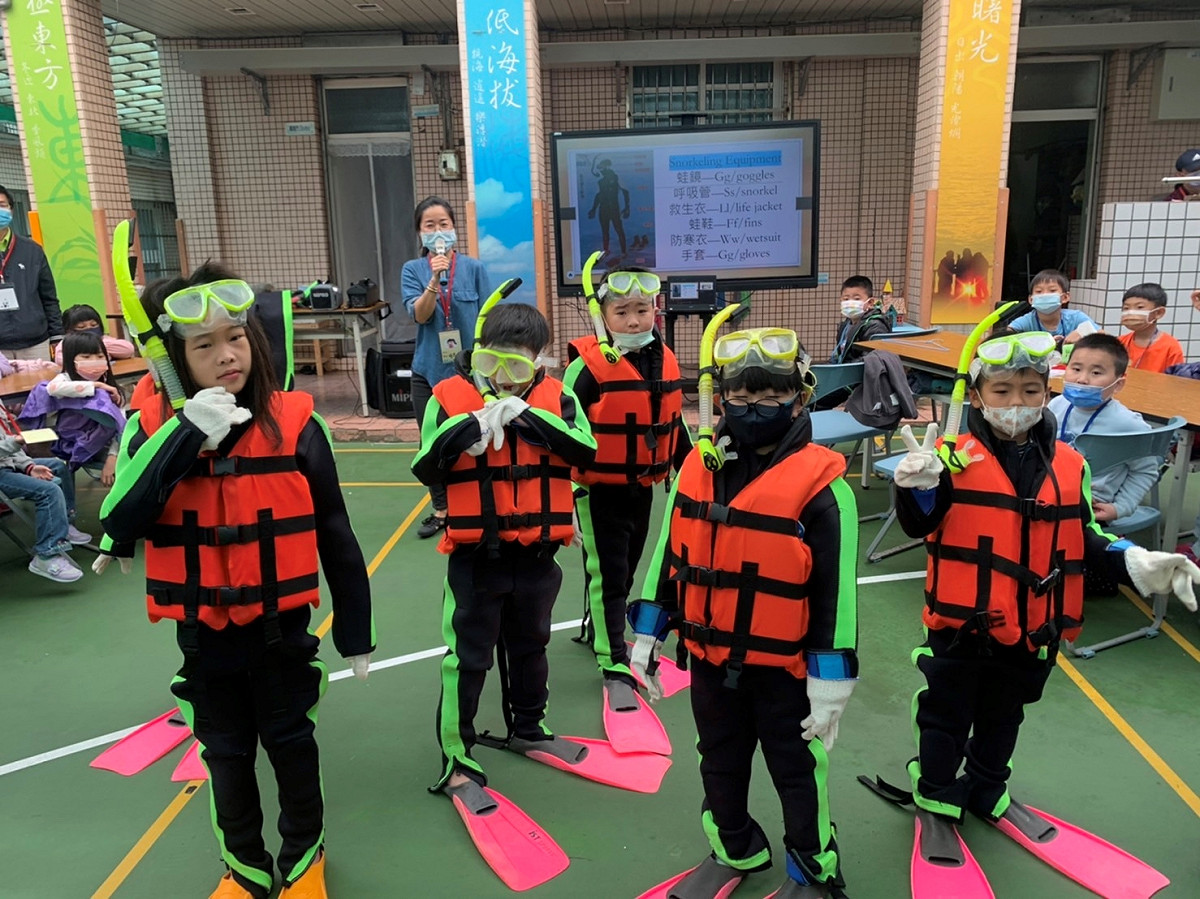 一群海洋小尖兵登場。 圖：新北市教育局提供