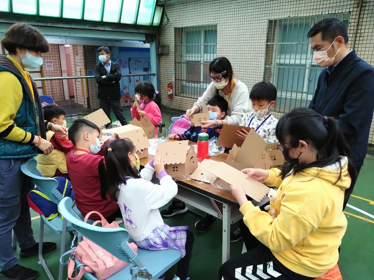 福連國小石頭屋課程，結合藝文領域創作。 圖：新北市教育局提供