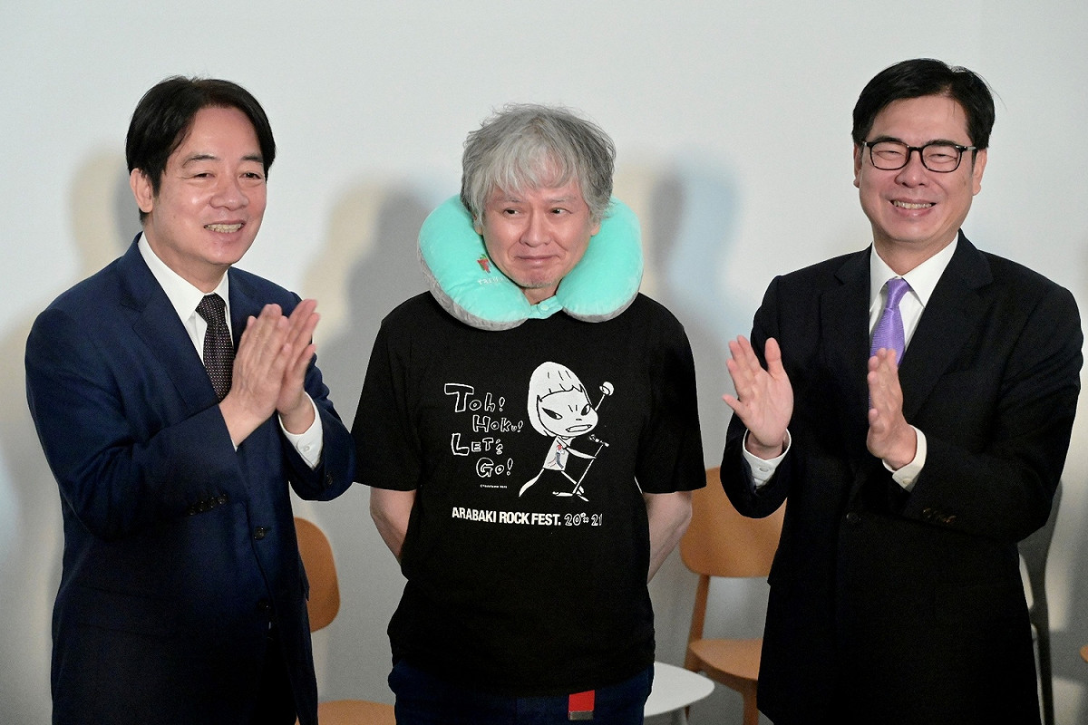 賴清德(左)、陳其邁(右)推崇奈良美智的藝術成就。 圖：高雄市政府/提供