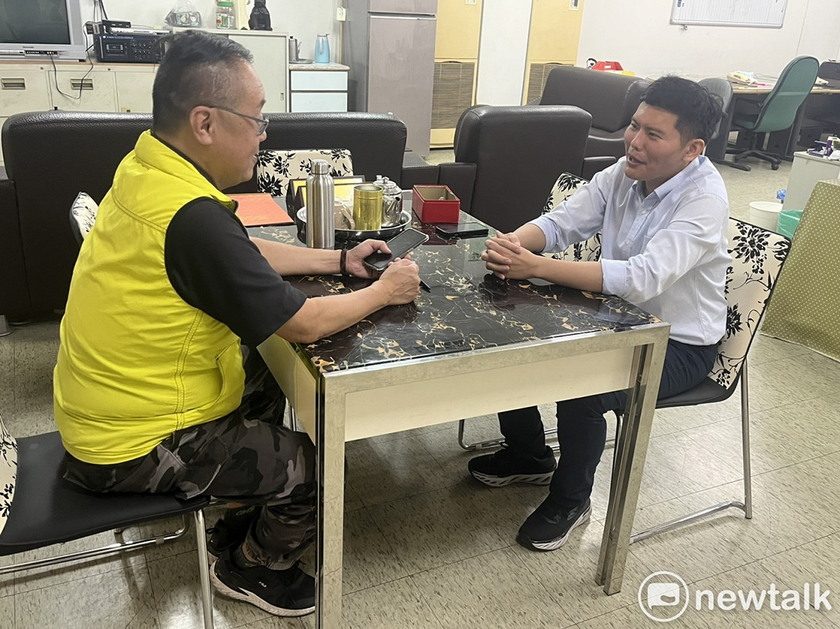 何昆霖接受《新頭殼》專訪。 唐復年/攝