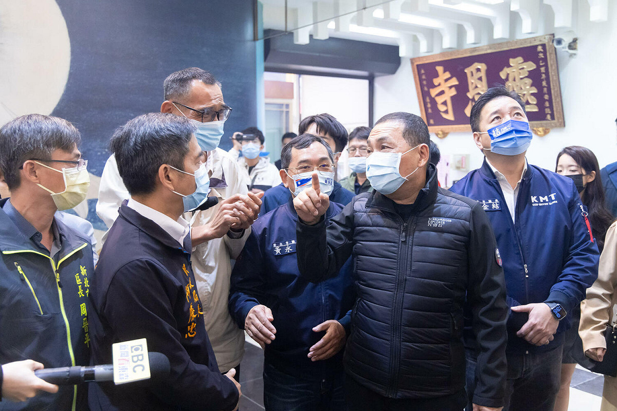 新北市長侯友宜視察土城公有靈恩納骨塔時，針對其好感度墊底與民意下滑，表示種種成果民眾是有目共睹的。 圖：翻攝自新北市政府官網