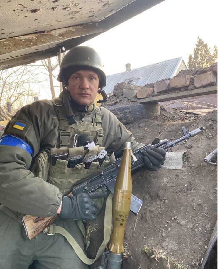 自戰爭爆發起即從軍的烏克蘭踢拳運動員梅里諾夫（Vitaliy Merino），於上月不幸戰死。 圖：翻攝自「Visegrad 24」推特