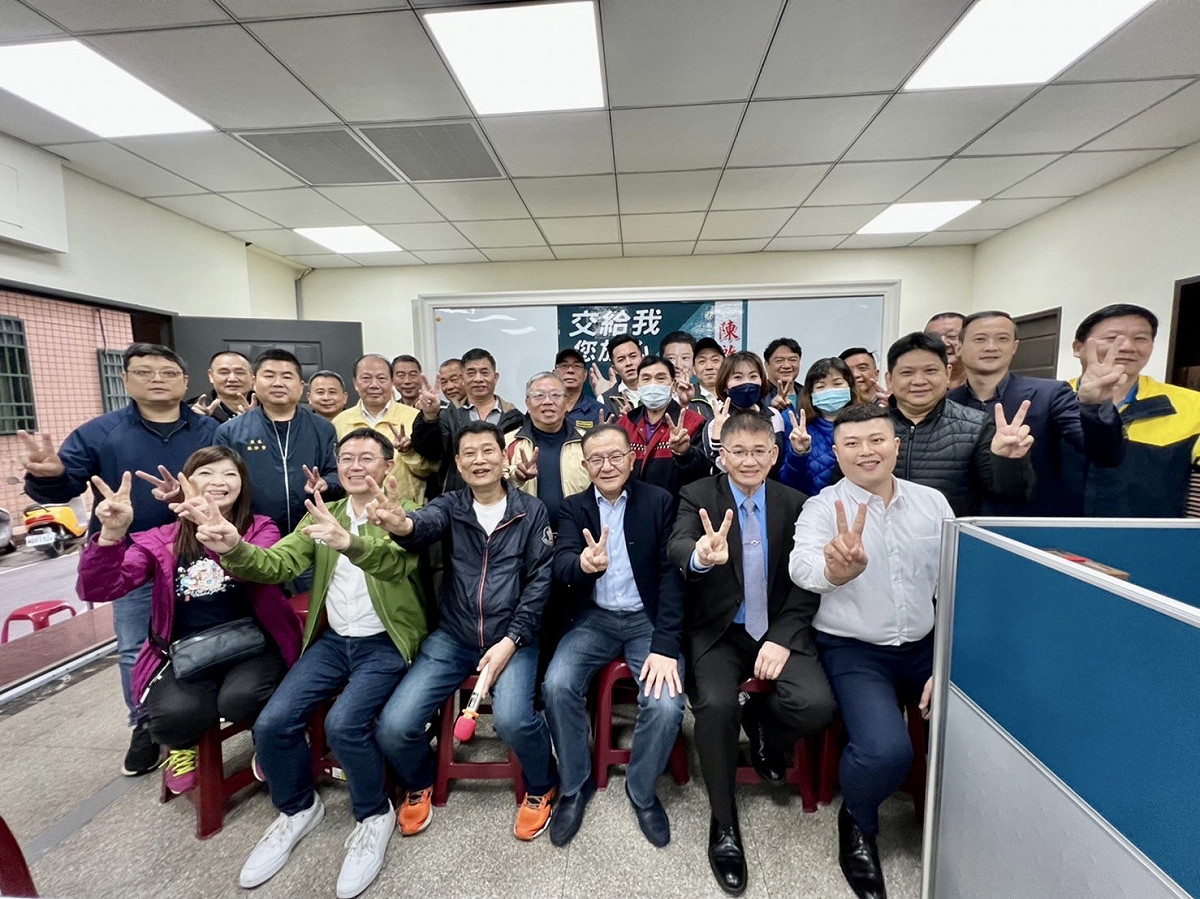 李坤城說，對陳啟能的公開支持，並拜託里長們一起全力相挺，就像是最強陸軍來支援，對順利通過初選更是充滿信心。 圖：李坤城提供