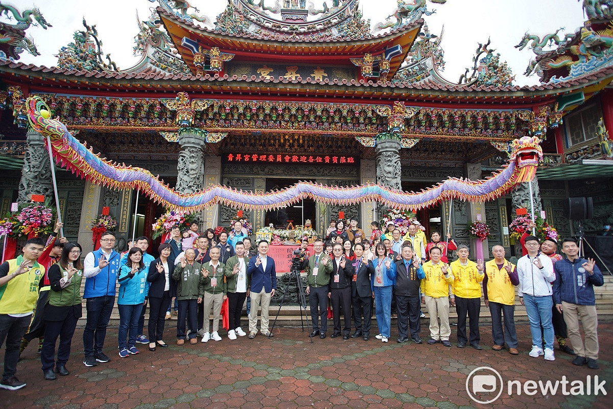 以台灣宮廟信仰為主題的紀錄片《三清》（Big Dream）在桃園青昇宮舉行開鏡祈福儀式。 圖：林昀真／攝
