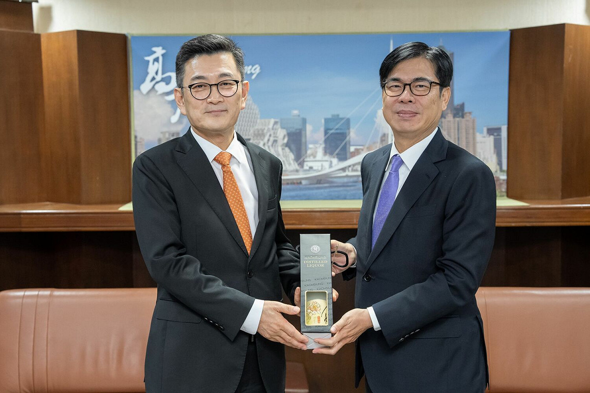 CityNet執行長金正基(左)拜會陳其邁。 圖：高雄市政府/提供