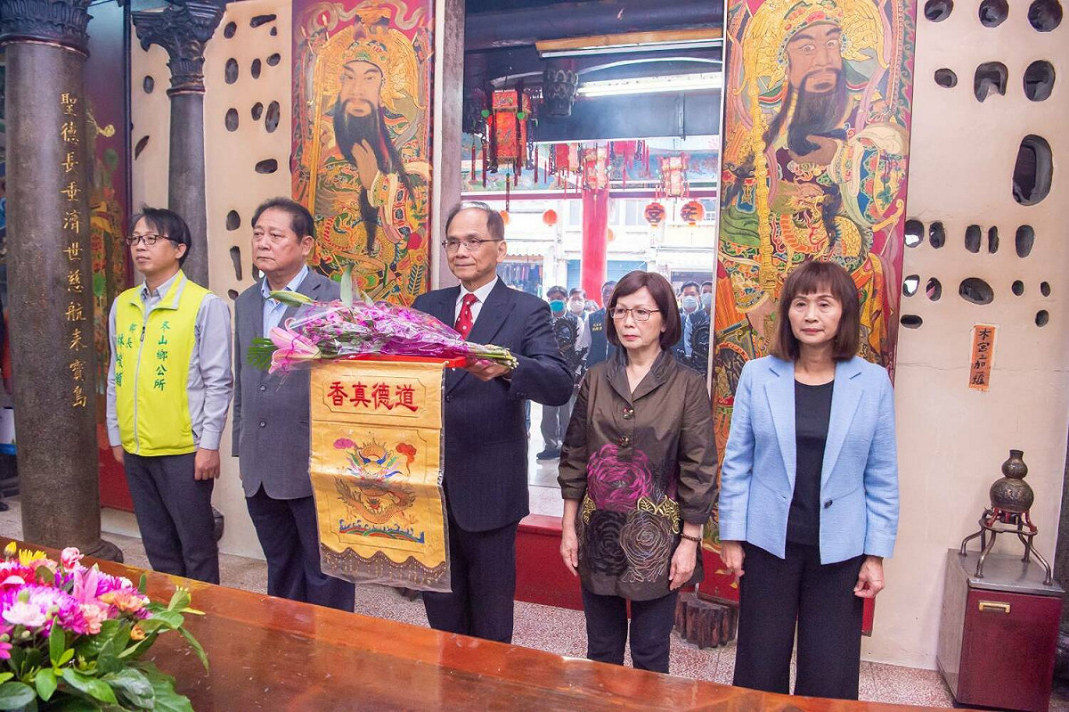 立法院長游錫堃回故鄉宜蘭出席定安宮揭匾儀典。 圖：游錫堃辦公室 / 提供