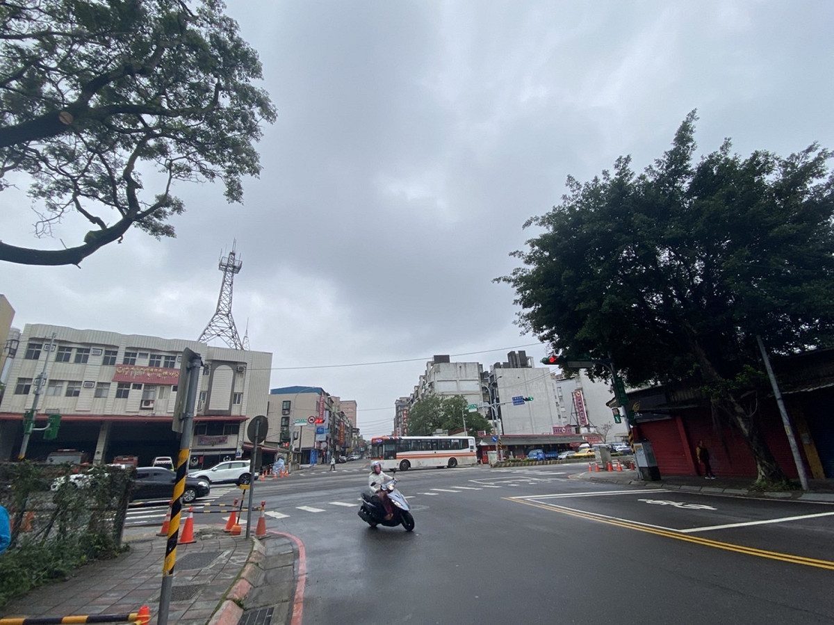 未來將持續拆除新店區千禧陸橋等，並針對使用率低的陸橋辦理評估作業，以提升市容景觀，達到市府和在地居民雙贏。 圖：新北市工務局提供