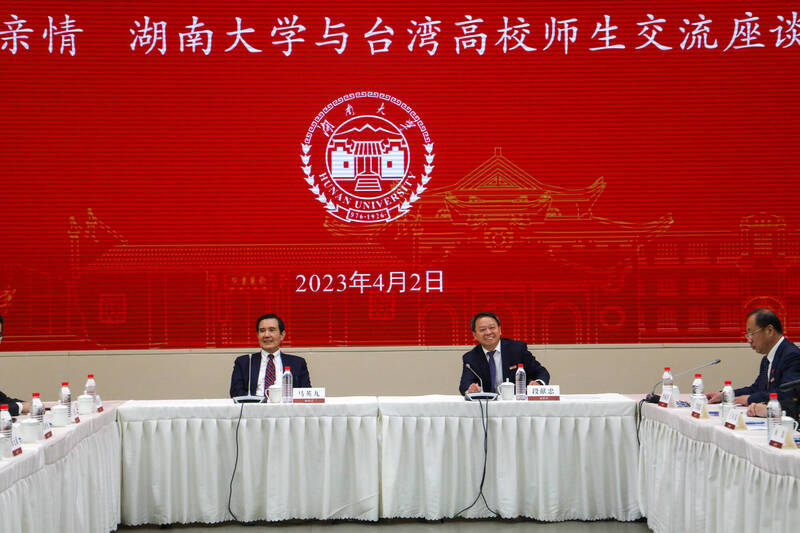 前總統馬英九2日率台灣學生到湖南大學交流時談及兩岸議題。 圖：馬英九辦公室提供