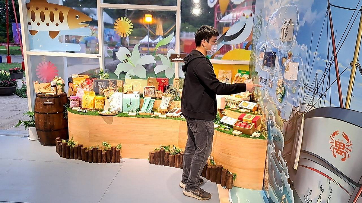 今年度宜蘭綠色博覽會3/31盛大開幕，民眾參觀新北市農業局「新北農業健康市-山海聚落」主題展。 圖：新北市農業局提供