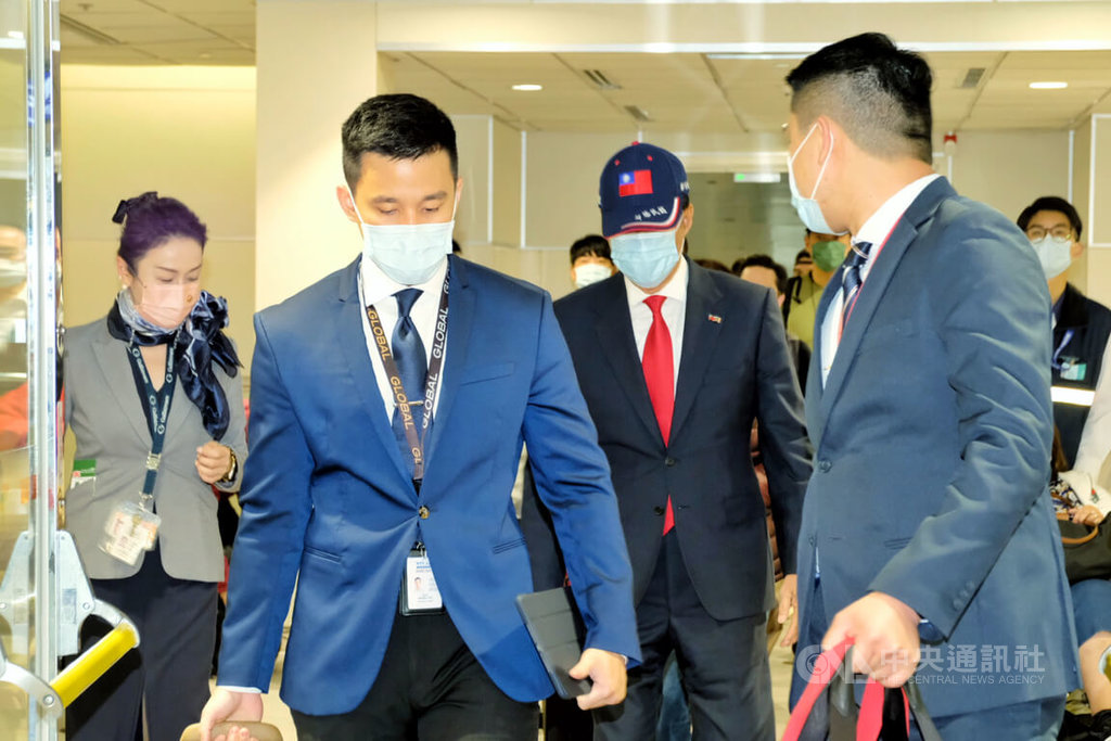 鴻海集團創辦人郭台銘今天清晨5時26分自美返台。 圖/中央社