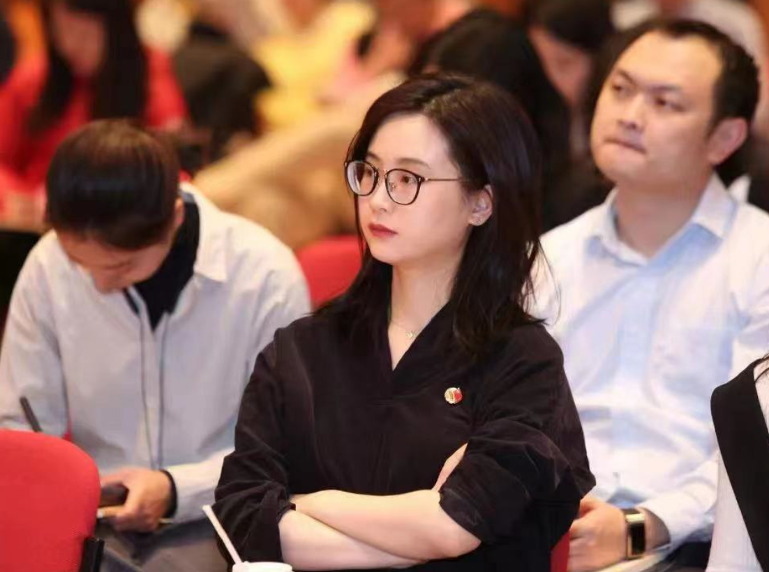 中國銀行行長劉連舸的第四任妻子，據說是兒子前女友。 圖：翻攝自推特