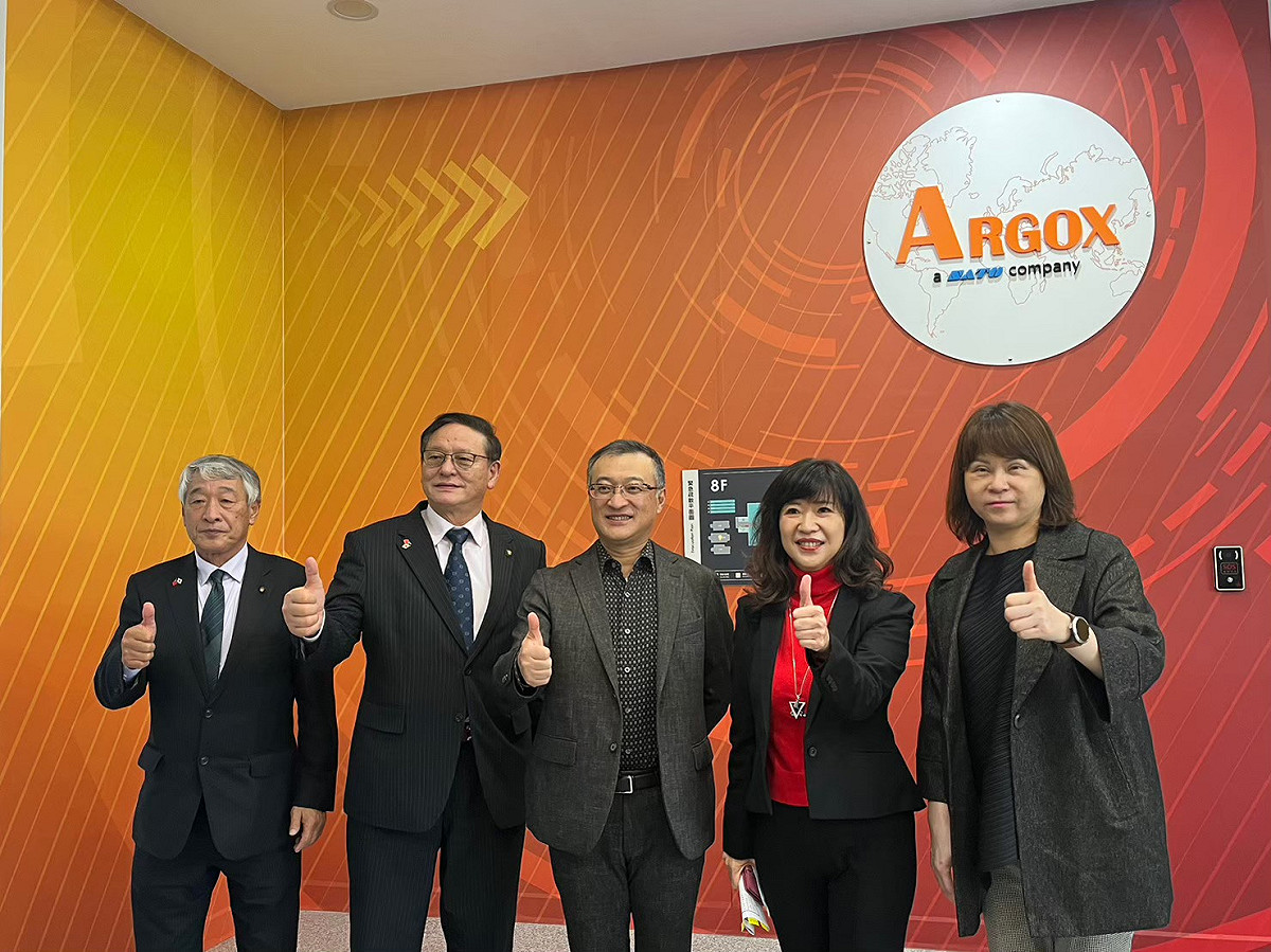 日本島根縣安來市來訪寶高並拜訪進駐園區的日商佐藤控股公司子公司-立象科技股份有限公司。 圖：新北市經發局提供